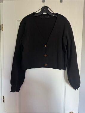 Vero Moda Black Ribbed V-Neck Button Cardigan. Ptp 21” length 19,5”